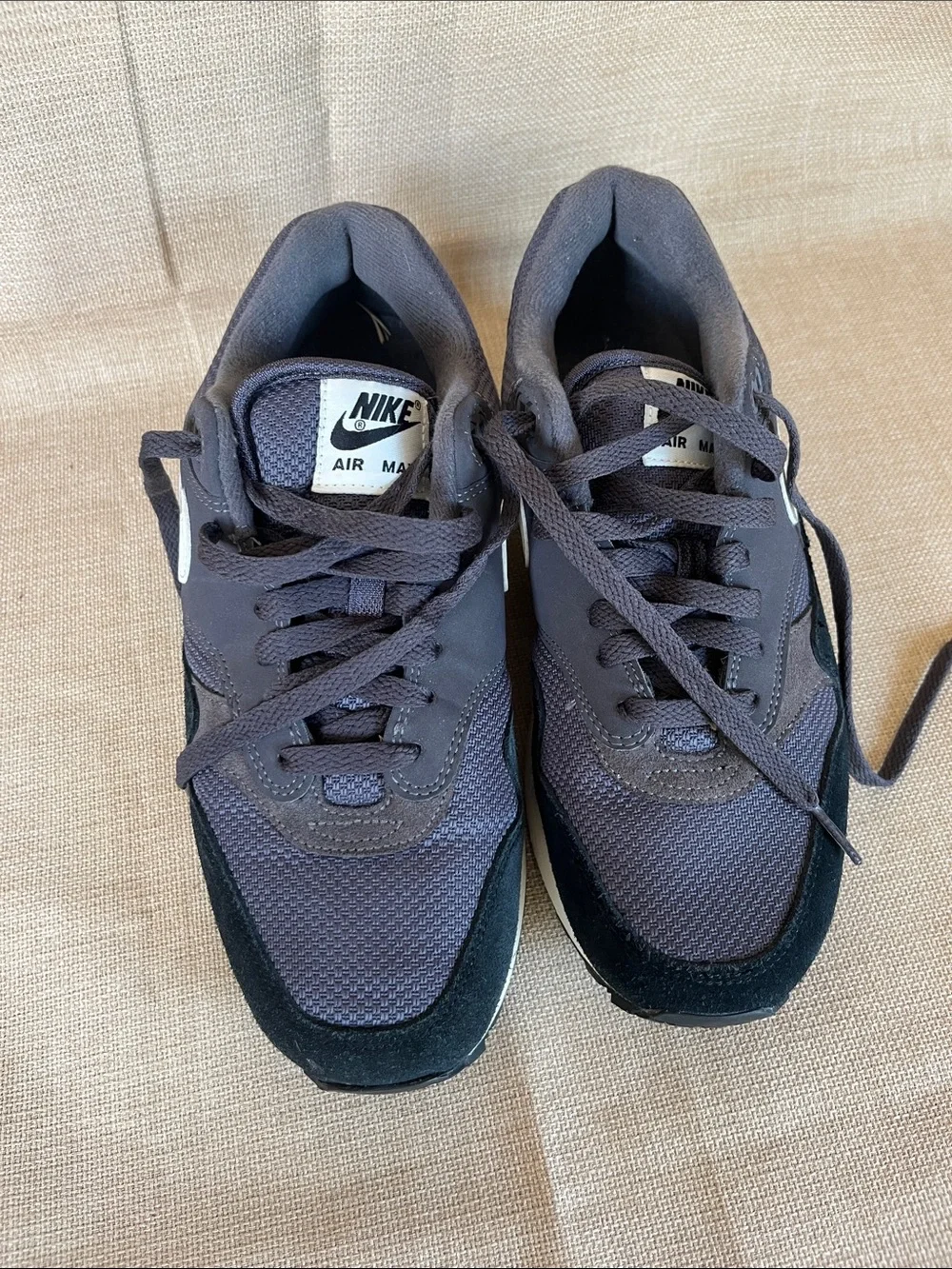 Nike Men's Black and White Low-Top Air Max Sneakers